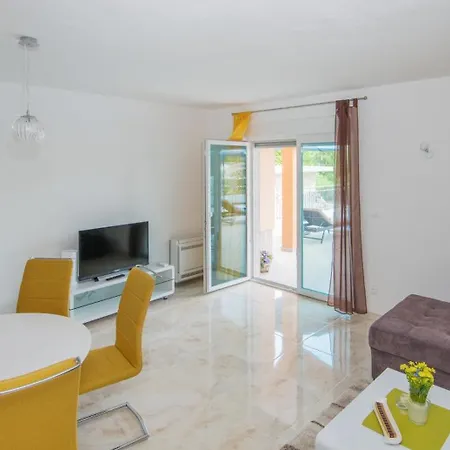 Ljubica 2 Apartment Vodice