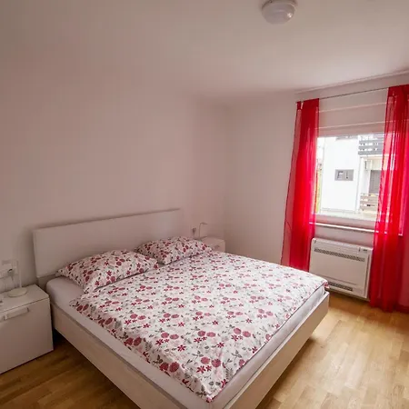 Apartment Ljubica 2 *