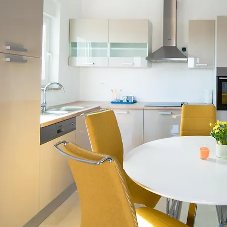 Apartment Ljubica 2 *