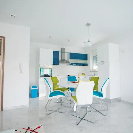 Apartment Ljubica 2 *