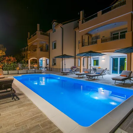 Ljubica 2 * Vodice